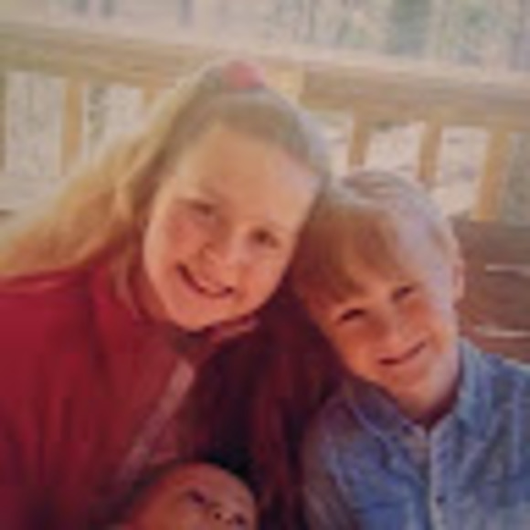 Meet your Posher, Andrea - Picture 1 of 1